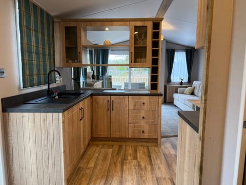 The kitchen, fully equipped